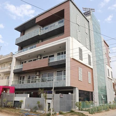 Vaabi Saabi Hotel Гургаон Экстерьер фото