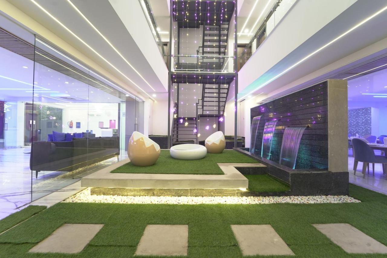 Vaabi Saabi Hotel Гургаон Экстерьер фото